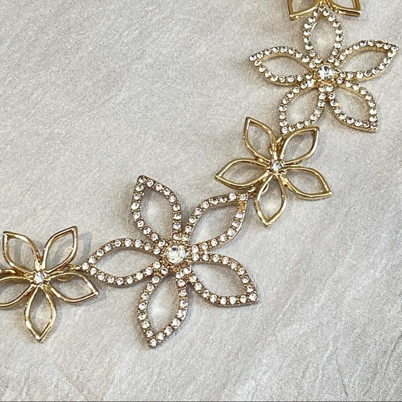 NEW Rhinestone Flower Statement Necklace - Picture 2 of 7